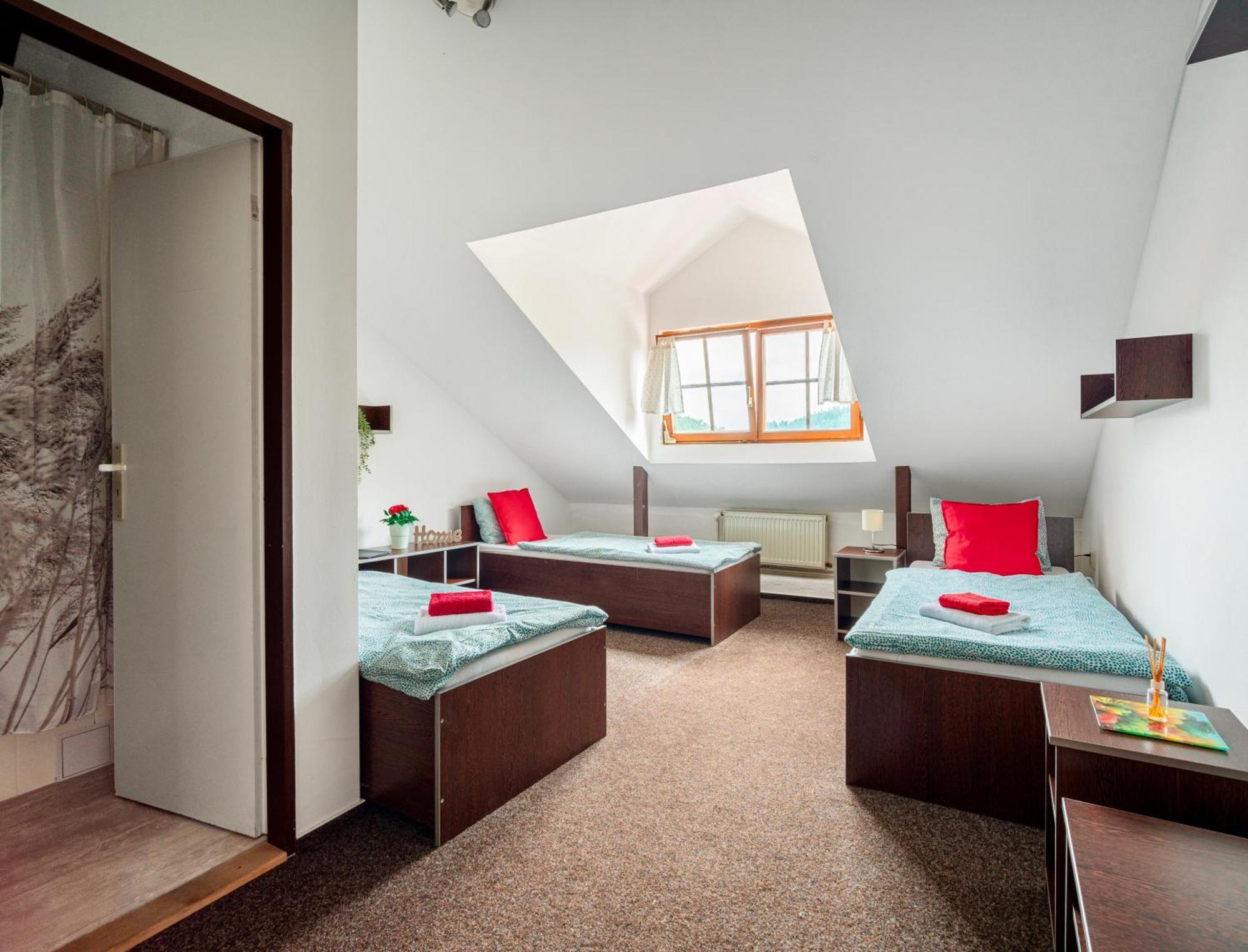 Hotel Ostende Chocerady Buitenkant foto