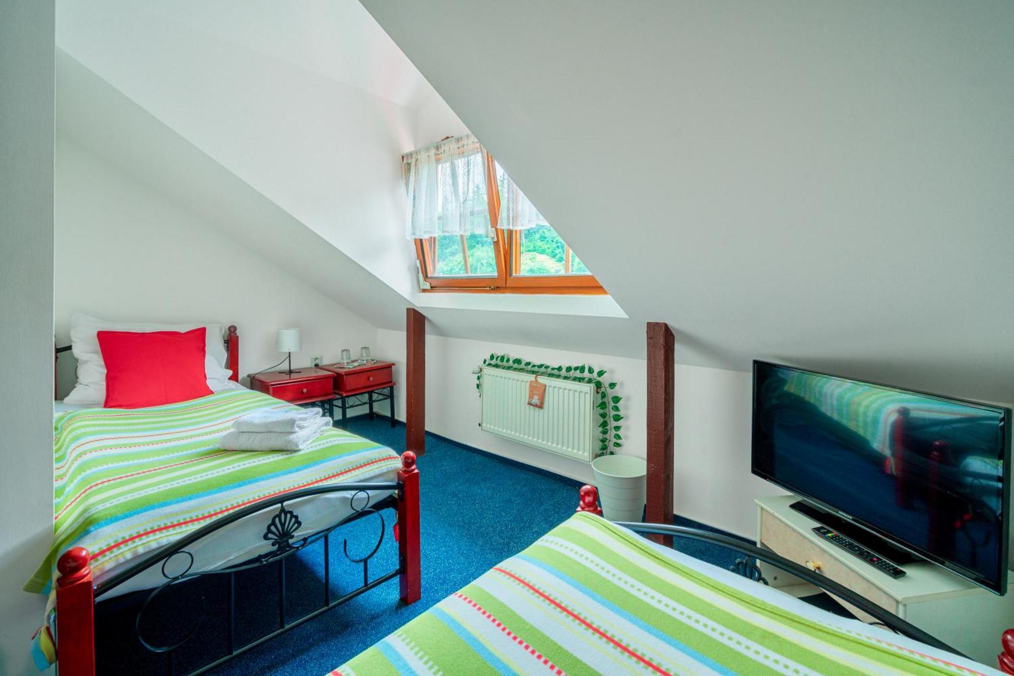 Hotel Ostende Chocerady Buitenkant foto
