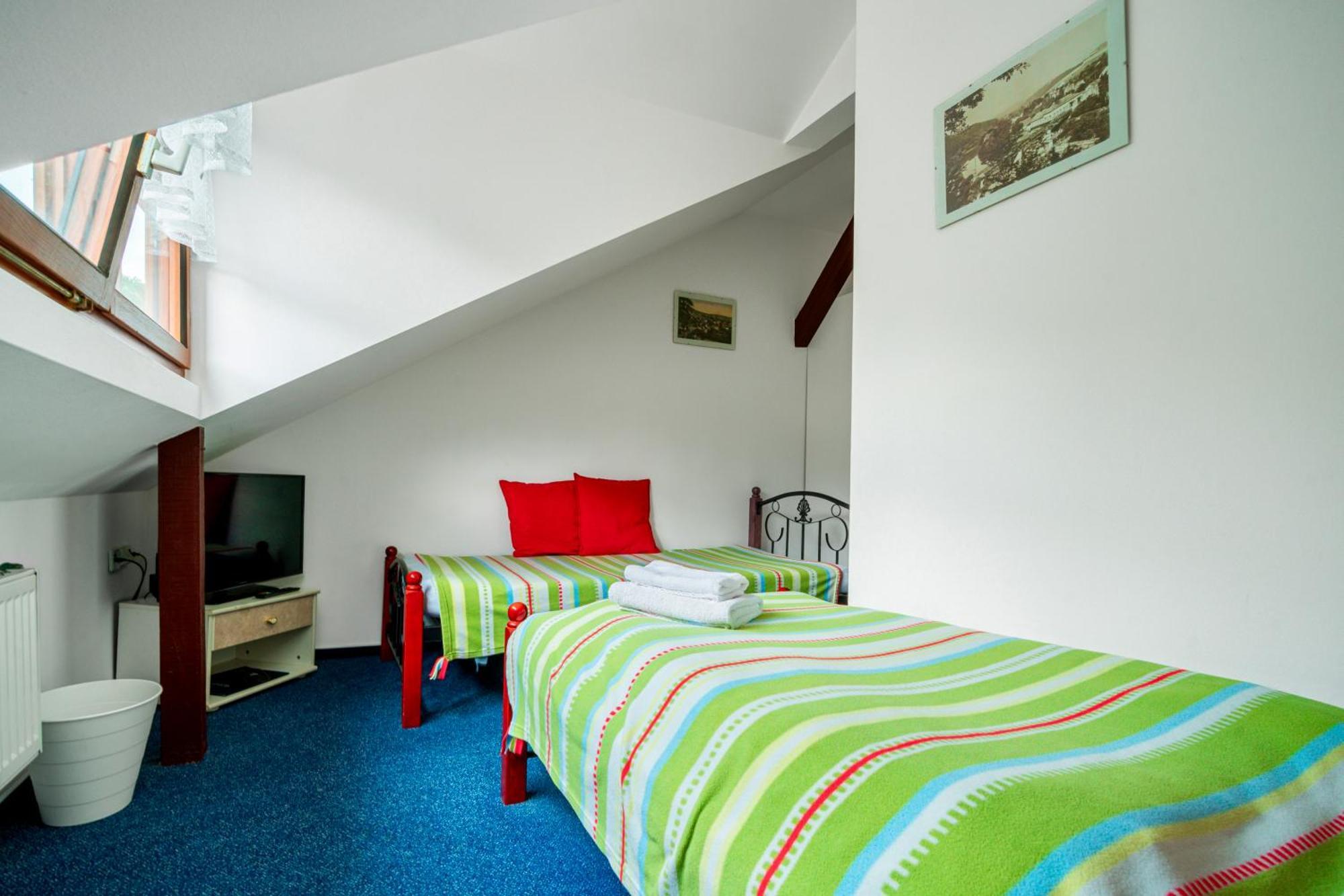 Hotel Ostende Chocerady Buitenkant foto