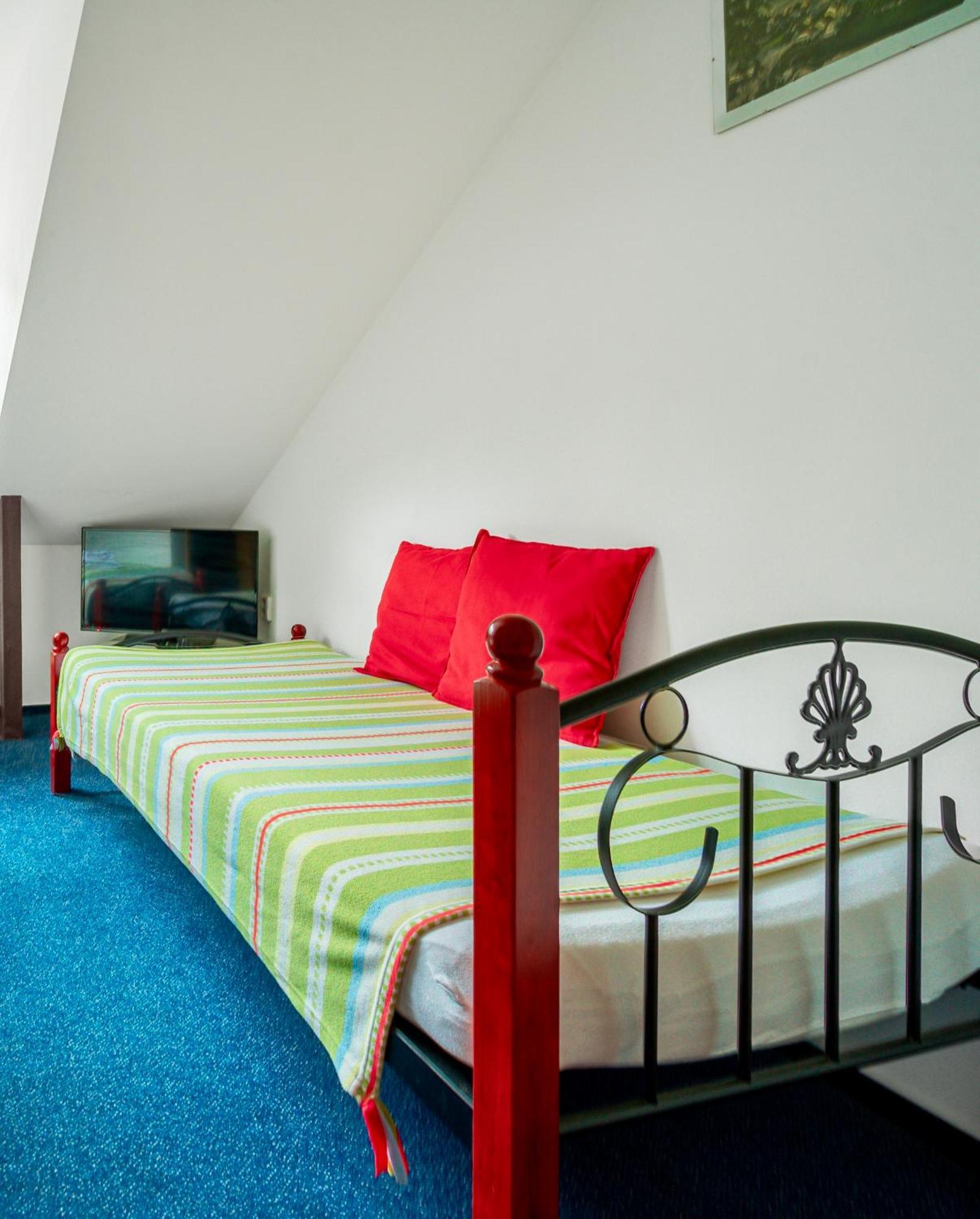 Hotel Ostende Chocerady Buitenkant foto