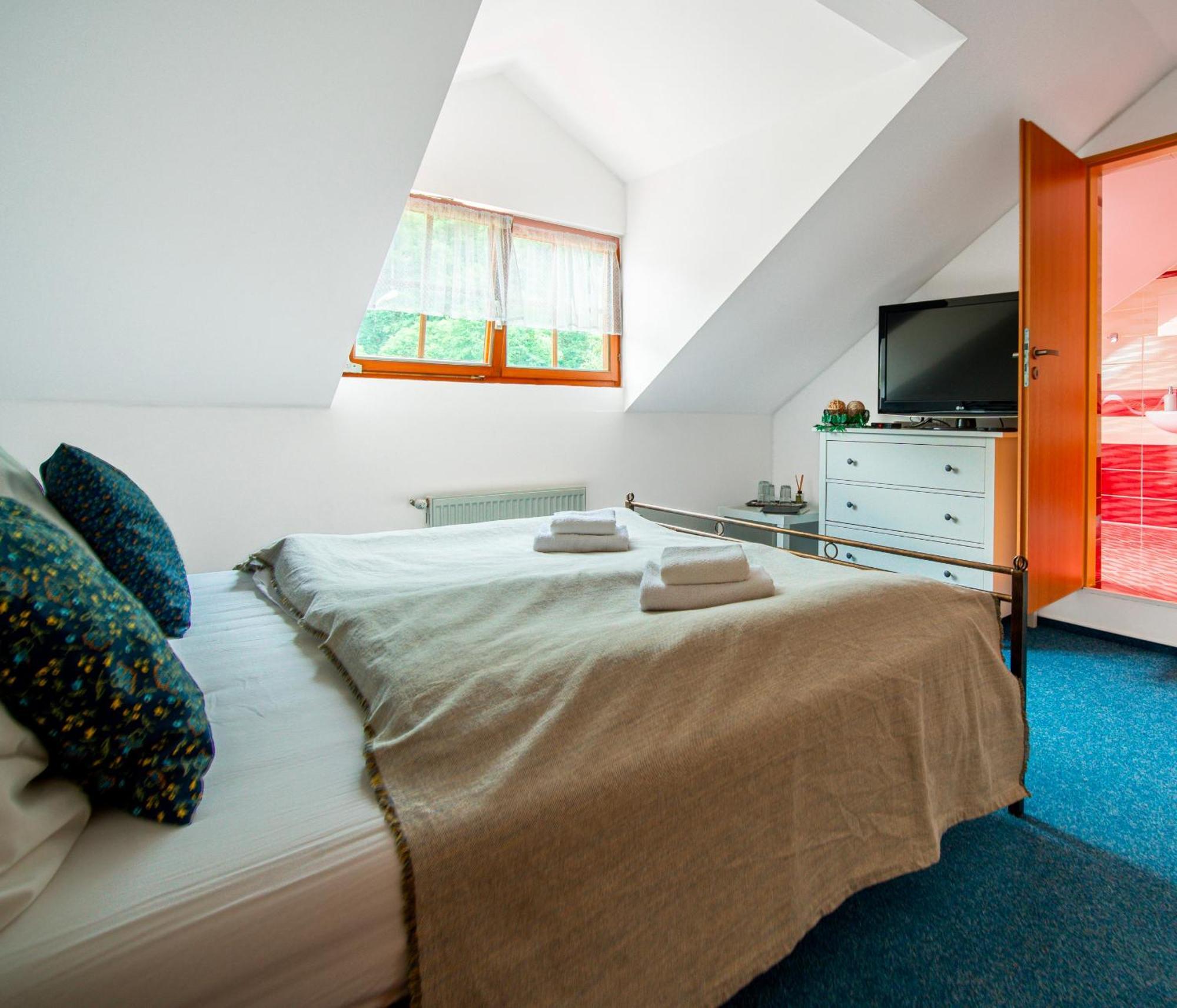 Hotel Ostende Chocerady Buitenkant foto