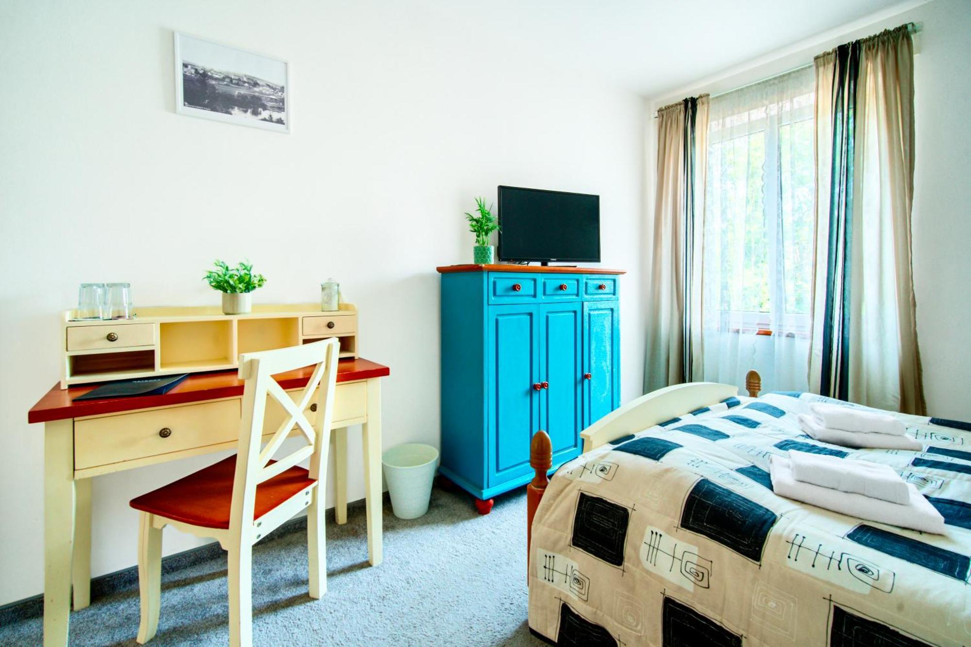 Hotel Ostende Chocerady Buitenkant foto
